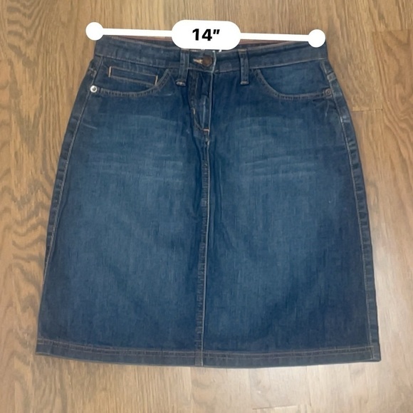 Boden blue Denim Skirt size 4R academia school
Girl - Picture 4 of 6